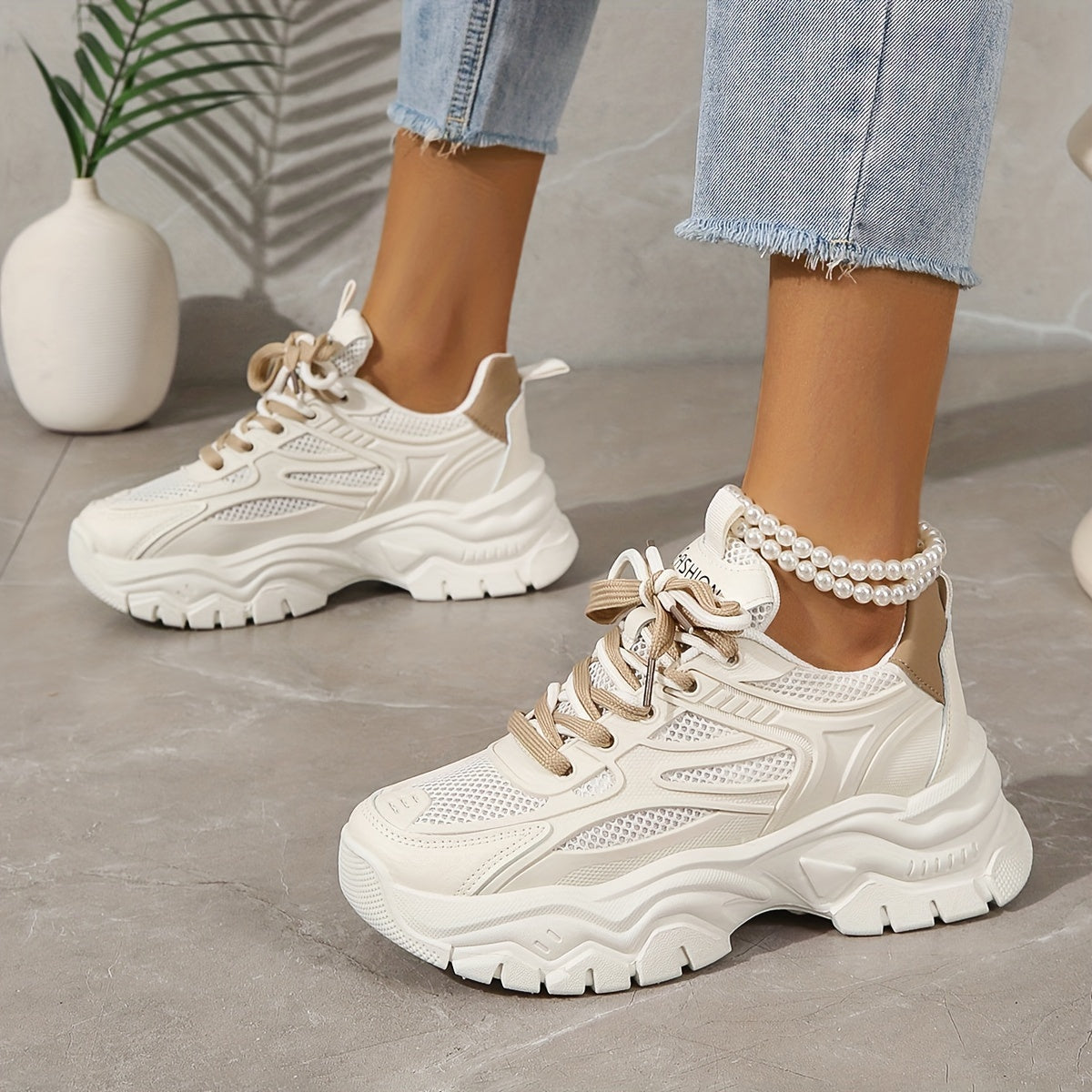 Stijlvolle Witte Dames Sneakers Met Hoge Zool - Carla