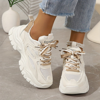 Stijlvolle Witte Dames Sneakers Met Hoge Zool - Carla