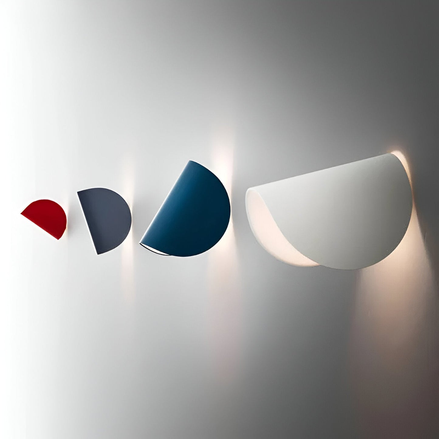 Twist Wandlamp - Roterende Metalen Kandelaar met Elegante Curve