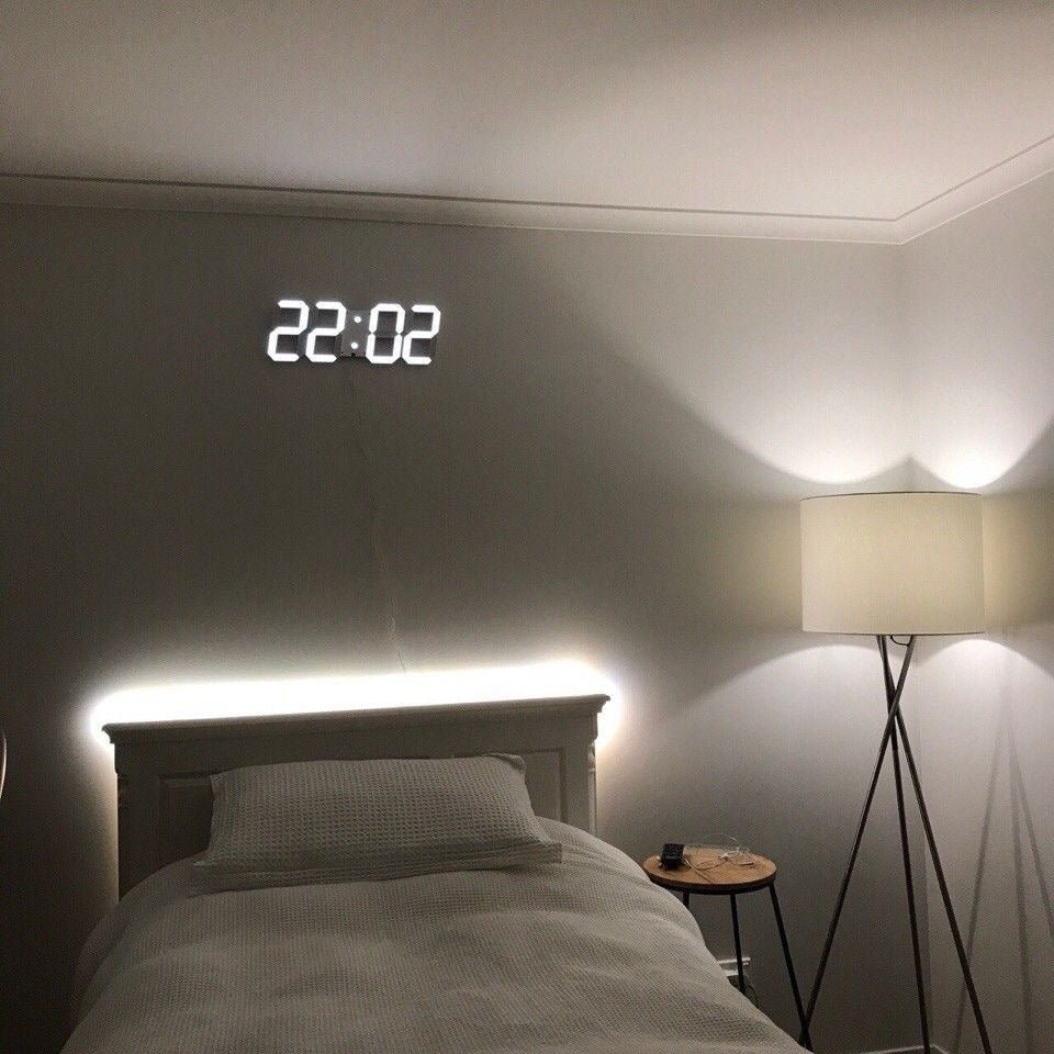 TimeGlow 3D LED Wandklok – Digitale Klok met Instelbare Verlichting