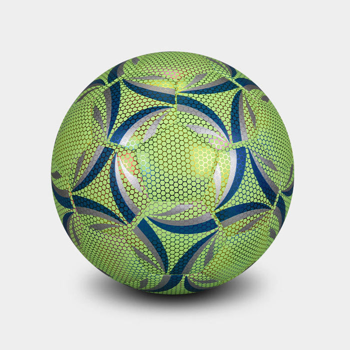 GlowBall - Reflecterende Voetbal voor Nachtelijke Wedstrijden en Duurzaam Spelplezier