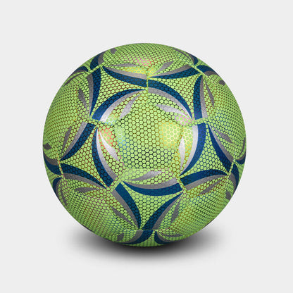 GlowBall - Reflecterende Voetbal voor Nachtelijke Wedstrijden en Duurzaam Spelplezier