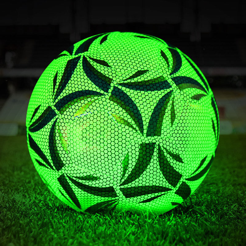 GlowBall - Reflecterende Voetbal voor Nachtelijke Wedstrijden en Duurzaam Spelplezier